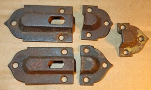 Lote mixto de piezas antiguas de pestillo de cerradura de puerta de gabinete de gelatina de salvamento vintage que no funcionan - Imagen 1 de 9