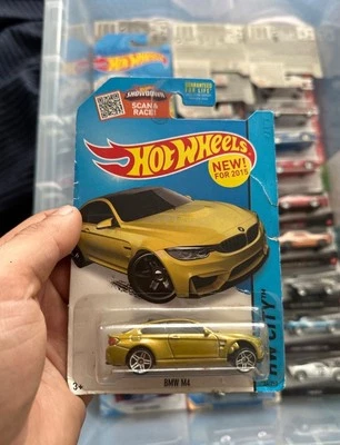 🔥ULTRA RARO Hot Wheels BMW M4 2015 - ¡DOBLE error de fábrica! | Error de tampo 🔥 Foto 1 de 3