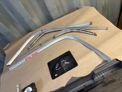 81 82 83 1987 EL CAMINO CABELLERO 1978 MOLDURA VENTANA TRASERA ESCUDO OEM O Foto 1 de 4