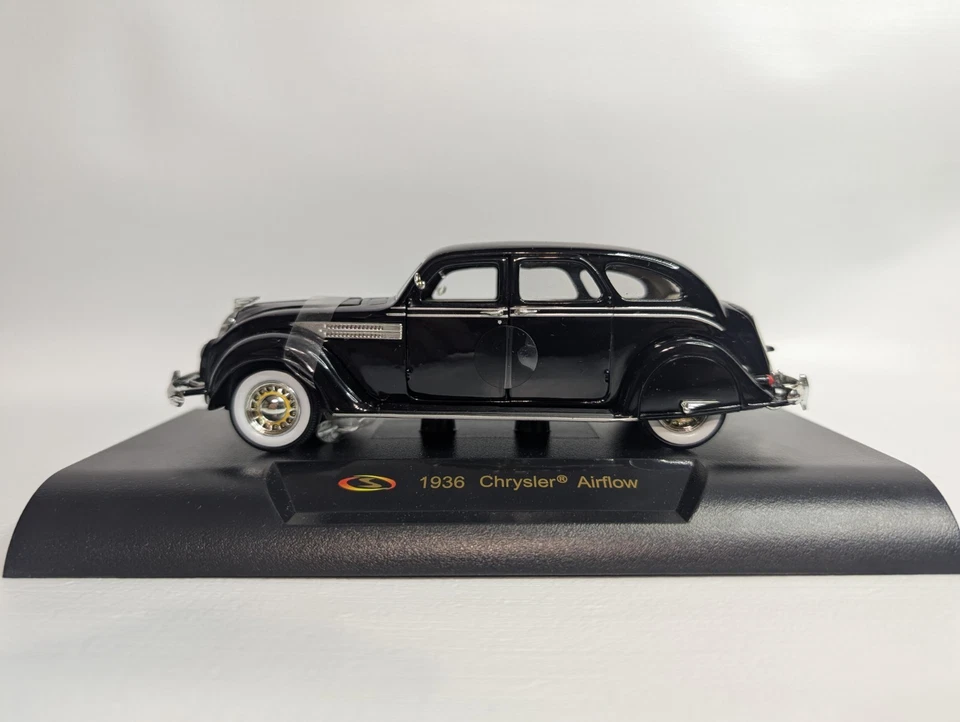 1936 CHRYSLER AIRFLOW  SILVER SIGNATURE 1:32 OPENING DOORS, HOOD & TRUNK - Image 1 of 4