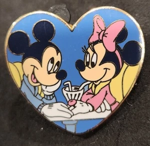 Disney Pin Mickey & Minnie Sweethearts Hearts Cast Lanyard WDW Trading 25470 - Picture 1 of 2