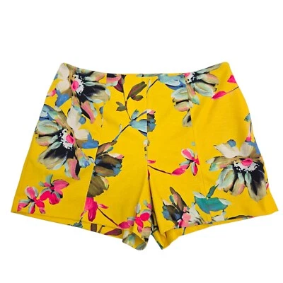 Pantalones cortos para mujer Gianni Bini con estampado floral amarillos grandes Foto 1 de 4