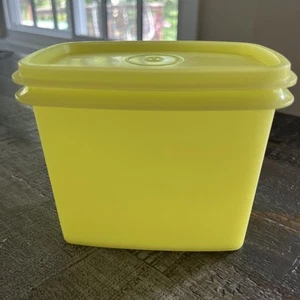 Vintage Tupperware Yellow Shelf Saver Storage Container 1243-1 w/orig 1244-1 Lid - Picture 1 of 4