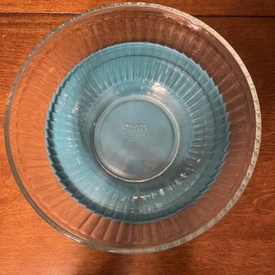 Pyrex (1) 7403 10-Cup Sculpted Glass Mixing Bowl w/ (1) Turquoise Green Lid  - Image 1 of 4