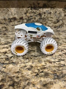 Spin Master Monster Jam Gears & Galaxies Alien Invasion Truck New 1:64 - Picture 1 of 5