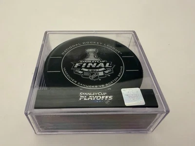 Disco de juego oficial Vancouver Canucks Vs Boston 2011 finales de la Copa Stanley sin abrir Foto 1 de 4