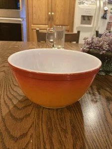 Vintage Pyrex FlameGlo Orange Red Ombre Nesting Mixing Bowl #402, 1 1/2 Qt - Picture 1 of 10