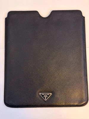 Funda iPad PRADA Safiano Cuero Negra Auténtica 10x 8 Apenas Usada Foto 1 de 2