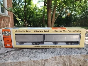 Con-Cor HO Scale 1/87 45 Ft Rivet Side Sea Container 0004-008350 - Picture 1 of 12