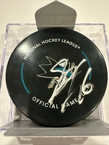 Puck firmado por Sam Dickinson San Jose Sharks - Imagen 1 de 4