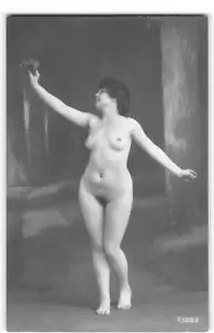 Hermosa Mujer RPPC Desnuda Risque Años 1910 Antigua Foto Postal de Estudio - Imagen 1 de 2