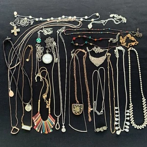 Vintage Pendant Necklace Jewelry Lot Of 22 Dainty Some Signed LB957 - Picture 1 of 13