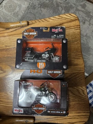 Lote de 2 motocicletas Harley Davidson Maisto fundidas.  2005 e 2014 novo na caixa - Imagem 1 de 4