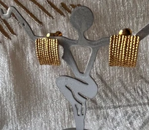 Napier Ohrringe goldfarben strukturiert quadratisch aufklappbar Schraubverschluss - Bild 1 von 4