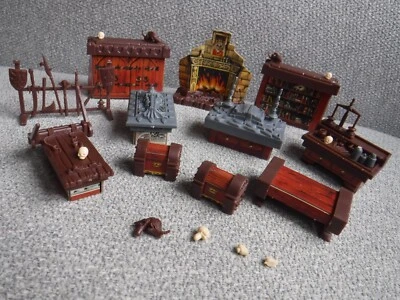 LOTE DE MUEBLES HeroQuest Mesa de Hechicero-Estante-Banco-Librería-Cofre-Tumba-Armario Foto 1 de 4