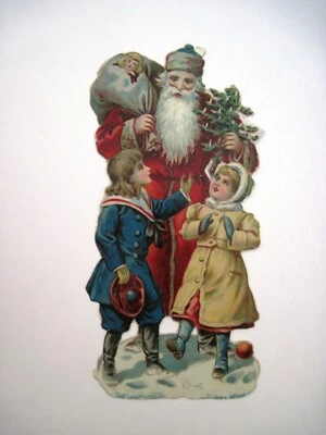Dulce troquelado de Papá Noel de 1800 con niño y niña caminando juntos * Foto 1 de 3
