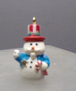 HALLMARK RECUERDO MINIATURA ADORNO NAVIDAD COOL TÍO SAM - Imagen 1 de 4