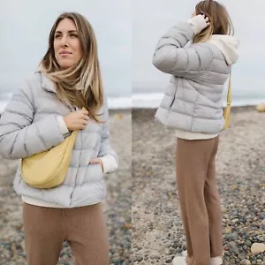 UNIQLO Women's Light Grey Ultra Light Down Hooded Jacket Sz Medium Packable - Picture 1 of 11