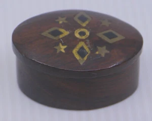 ANILLO DE MADERA OVALADO PEQUEÑO VINTAGE, CAJA BARATIJA CON INCRUSTACIÓN DE LATÓN, HECHO EN INDIA - Imagen 1 de 4