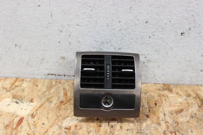 Оригинальная задняя центральная вентиляционная решетка M703307 1998-2001 Audi A6 - Изображение 1 из 4