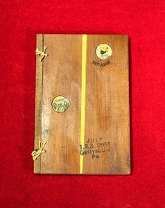 ORIG VINTAGE CA 1950S GETTYSBURG BATTLEFIELD POSTCARD BOOK / WOOD COVER - Bild 1 von 16