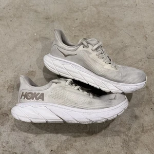 Hoka One One Arahi 7 1147851 BSG Damen-Laufschuhe weiß Größe 7,5 B *OHNE EINLEGESOHLEN - Bild 1 von 11