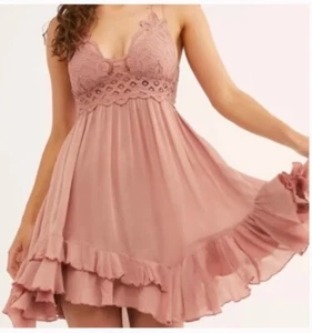 NEU MIT ETIKETT FREE PEOPLE ~ ADELLA SLIP in ROSE KLEID ~ M ~ 88 $ ~ SPITZENDETAIL - Bild 1 von 5