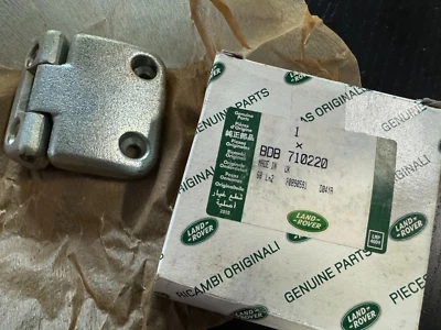LAND ROVER DEFENDER 1998-2016 PUERTA LATERAL DERECHA BISAGRA INFERIOR BDB710220 GENUINO Foto 1 de 4