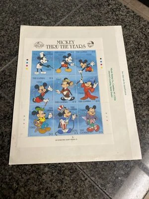 GAMBIA MICKEY A TRAVÉS DE LOS AÑOS HOJA DE SELLOS DE DISNEY MNH 1989 60 CUMPLEAÑOS BRUJO Foto 1 de 4