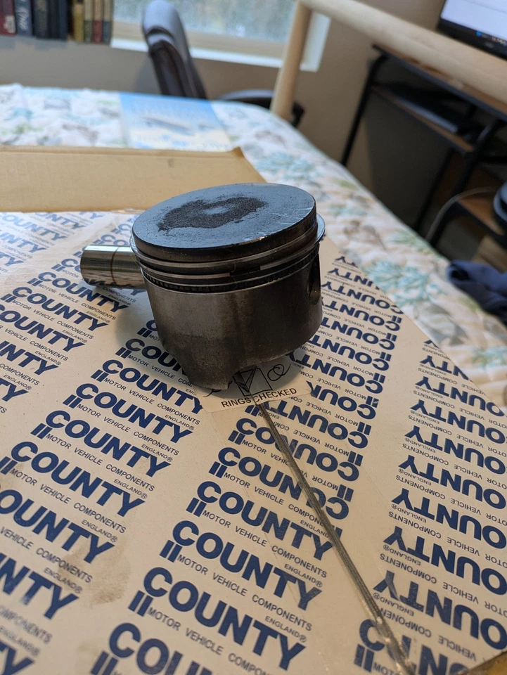 Pistón Triumph TR6 1973, original  Foto 1 de 4