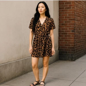 Halo Romper Womens Size M Black Faux Wrap Leopard Print Flutter Sleeves New - Picture 1 of 12