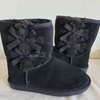 BOTAS CORTAS LAZOS NUEVAS SIN CAJA NIÑOS GRANDES NIÑAS 3 NEGRAS KOOLABURRA POR UGG VICTORIA 1019372K Foto 1 de 4