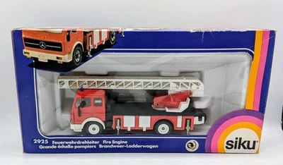Siku 2925 Fire Brigade Turntable Ladder (Mercedes Benz) 1:55 Scale Boxed - Image 1 of 4