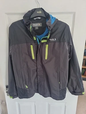 (Z) Chaqueta gris regata para niños de 11 a 12 años Foto 1 de 4