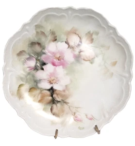 Hand Painted Floral design 8.25" wall plate SIGNED by Louise Watt, Ithaca, NY - Picture 1 of 5