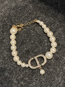 Authentic Dior 30 Montaigne White Pearl Gold Charm Bracelet - Picture 1 of 7