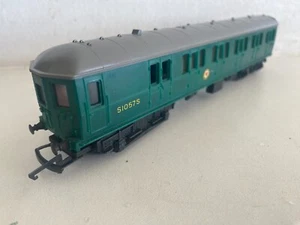 TRIANG R156 SUBURBAN BR GREEN EMU POWERED COACH + INTERIOR & BULB VGC - Picture 1 of 13
