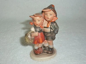 Figura de niño y niña "Sorpresa" de Goebel y Gretel #94 abeja completa Mark TMK 2 - Imagen 1 de 10