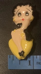 Vintage Betty Boop Pin Brooch Plastic Sitting On Yellow Heart - Picture 1 of 2