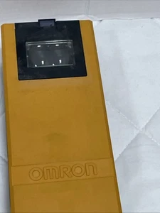 Interruttore fotoelettrico Omron E3K-R10K4-NR da 24 a 240 VDC BELLO SPEDIZIONE IN GIORNATA - Foto 1 di 16
