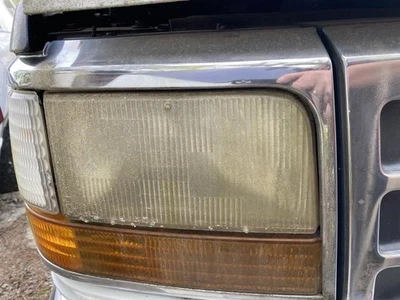 Passenger Right Headlight From 8501 GVW Fits 92-97 FORD F250 PICKUP 1770823 - Image 1 of 4