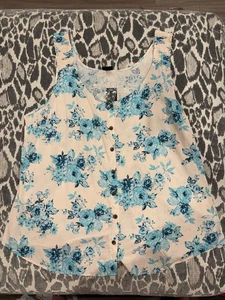NWT Torrid 4 Floral Sleeveless Button Front Top Blue Roses Cottagecore - Picture 1 of 4