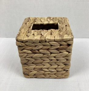 Woven Grass Wicker Tissue Holder Box Cover 6” x 5.5" - Picture 1 of 7