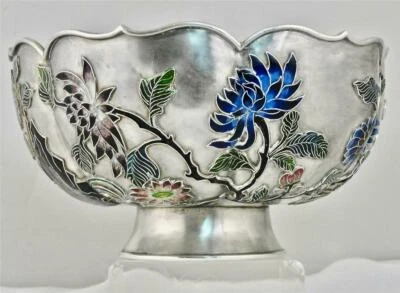 UN CUENCO CHINO DE PLATA Y ESMALTE DE EXPORTACIÓN, BISAGRA WANG, c. 1890 Foto 1 de 4