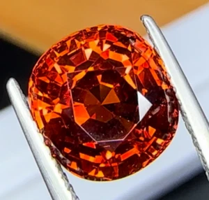 Granate Espessartita Naranja Brillante Impecable 4.79ct | Natural de Namibia - Imagen 1 de 5