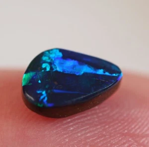 1.1ct Natural Australian Boulder Opal, 5.6 x 8.3mm Loose Opal Gemstone - Picture 1 of 7