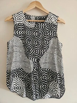 Pre-owned Topshop Black and White aztec geometric print top UK 10 - Image 1 of 4