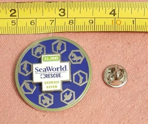 SELTENE Sea World SeaWorld Rescue 31.000 Tiere gerettet Souvenir Spinner Pin - Bild 1 von 4