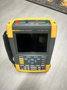 Fluke 190 /204 scopemeter with 3 X I3000s Leads And Bag Included - Picture 1 of 8