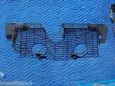 1993 梅赛德斯 400 SEL CONDENSER Radiator 冷却风扇格栅屏幕盖原始设备制造商二手 — 第 1/4 张图片